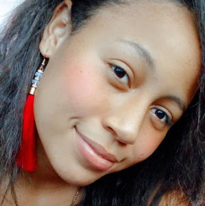 Meet your Posher, Ana